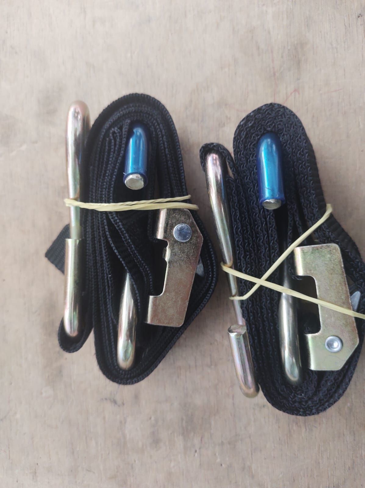 ESTICADOR COM PRESILHA PRETA