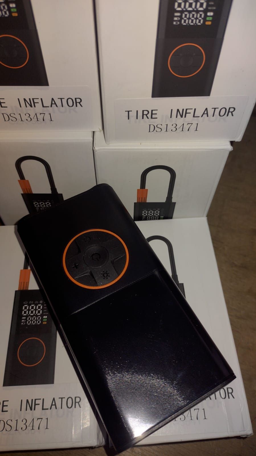 COMPRESSOR ELETRONICO DE PNEUS PORTATIL COM USB